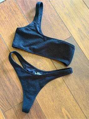 One-Shoulder Black Textured Bikini Set